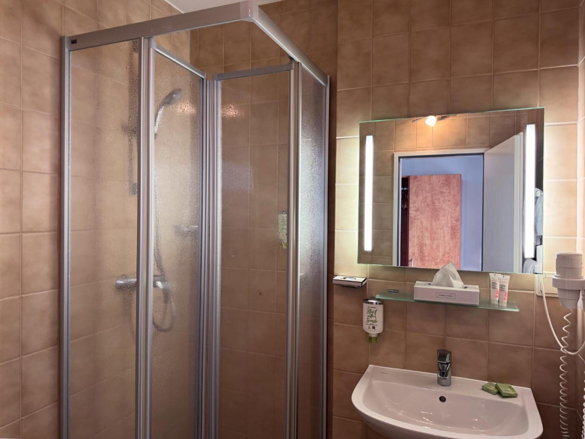 Eisberg Hotel Schwanen لار المظهر الخارجي الصورة
