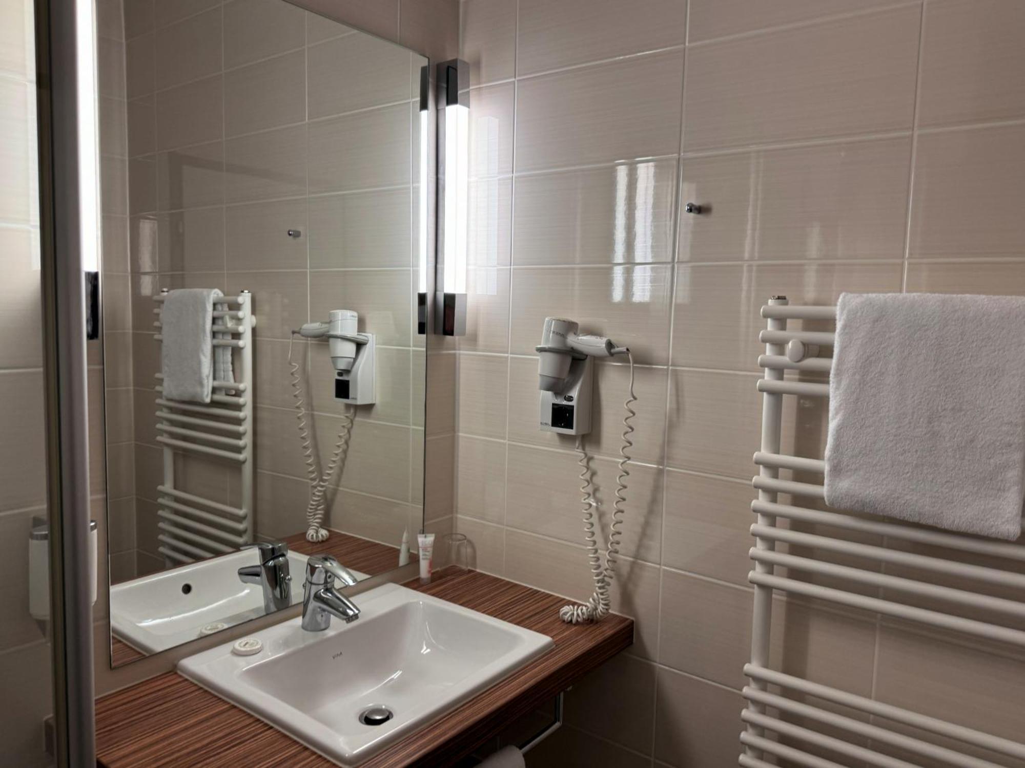 Eisberg Hotel Schwanen لار المظهر الخارجي الصورة